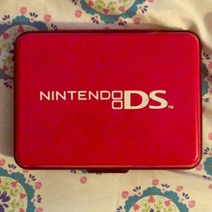 I’m selling Nintendo DS case